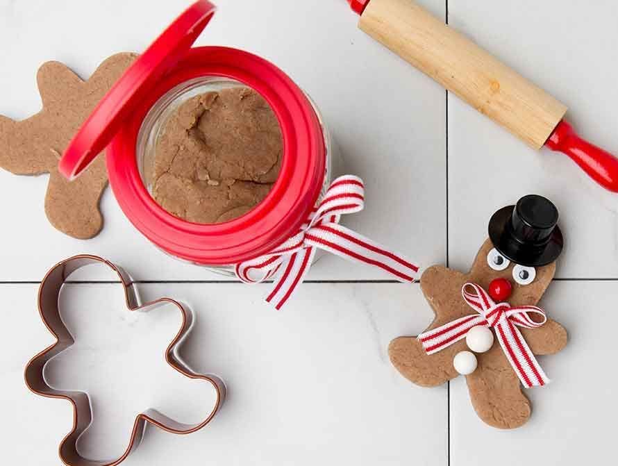 Gingerbread Play Dough in a Mason Jar how to.