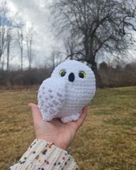 Snowy Owl (crochet plushie)