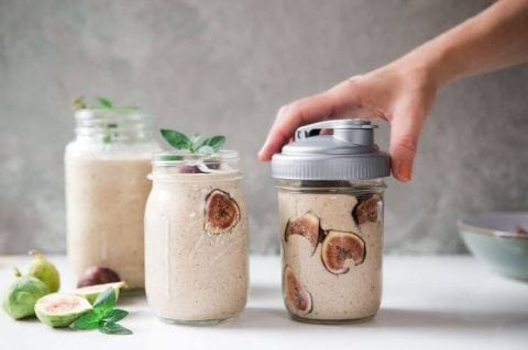 Fall Fig and Cinnamon Smoothie Recipe in a Mason Jar! 